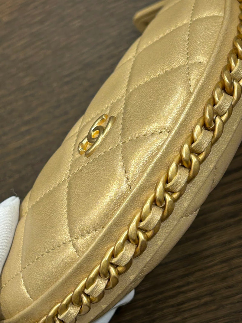 CHANEL ポーチバッグ チェーンクラッチバッグ ラムスキン ゴールド