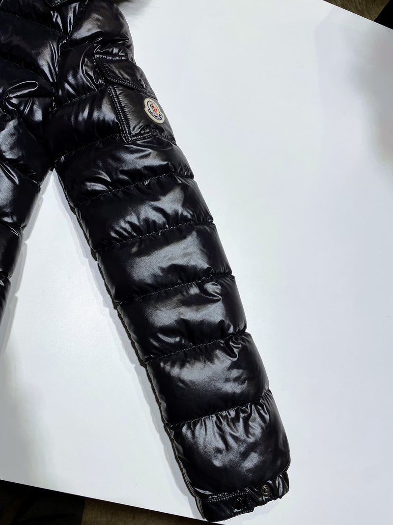 MONCLER ダウンジャケット ファーフード付き