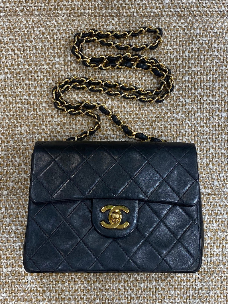CHANEL ミニマトラッセ チェーンショルダーバッグ