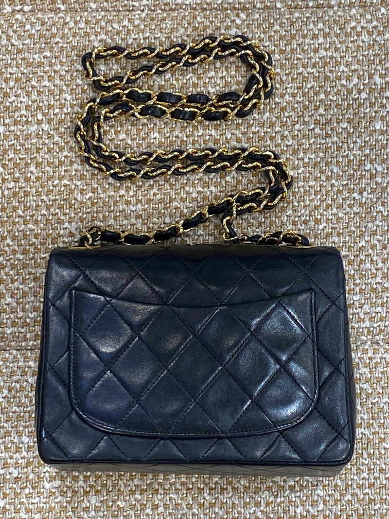 CHANEL ミニマトラッセ チェーンショルダーバッグ