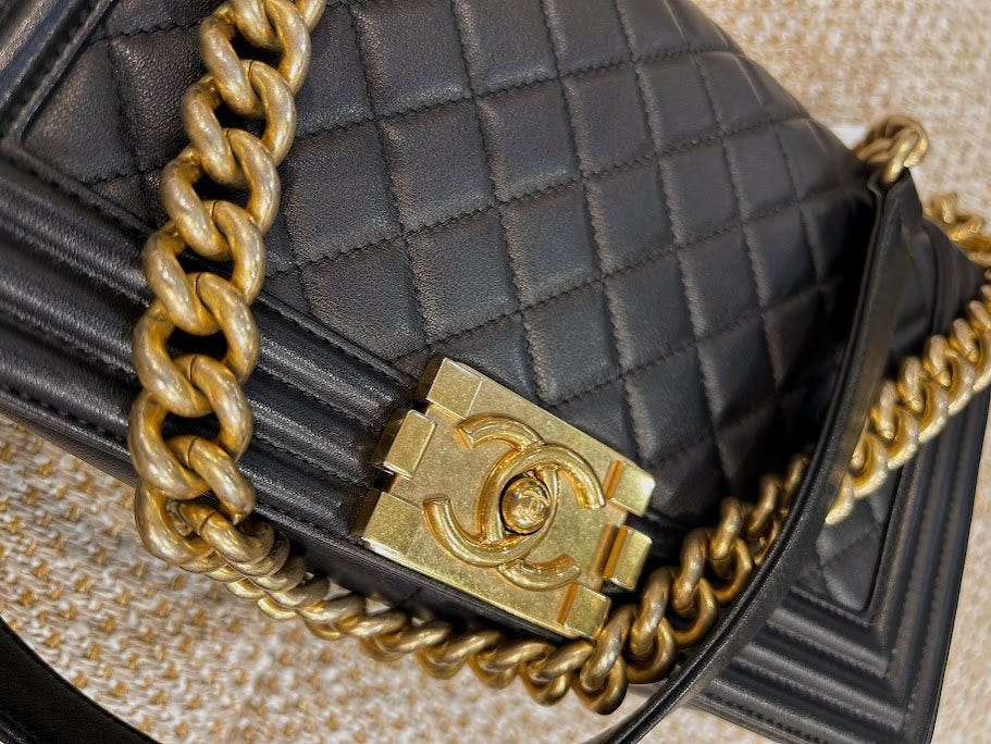 CHANEL チェーンショルダーバッグ ボーイ – co&co