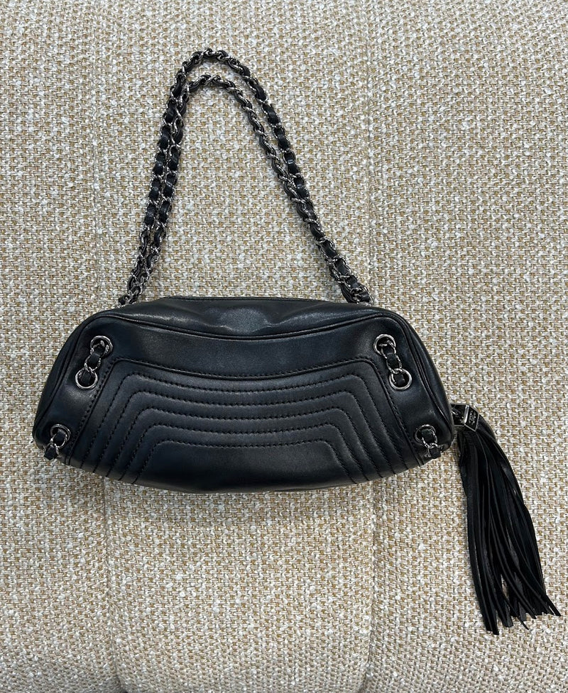 CHANEL フリンジ付き チェーンバッグ