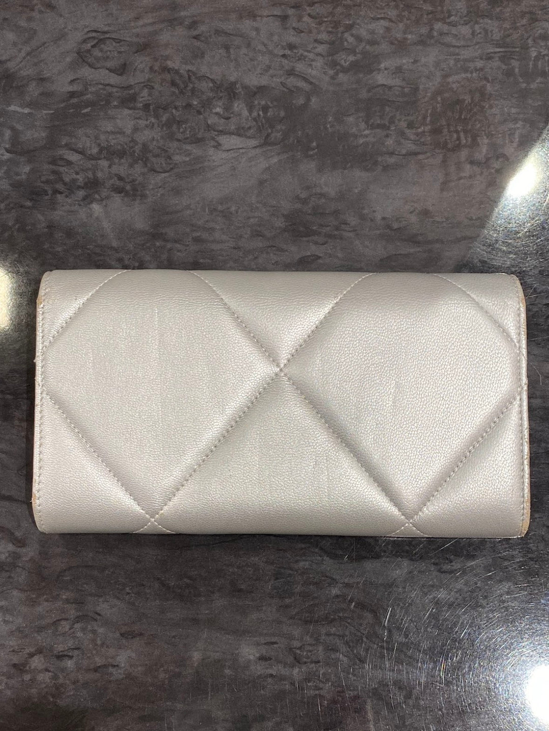 CHANEL】シャネル 19 長財布 マトラッセ ココマーク AP1063