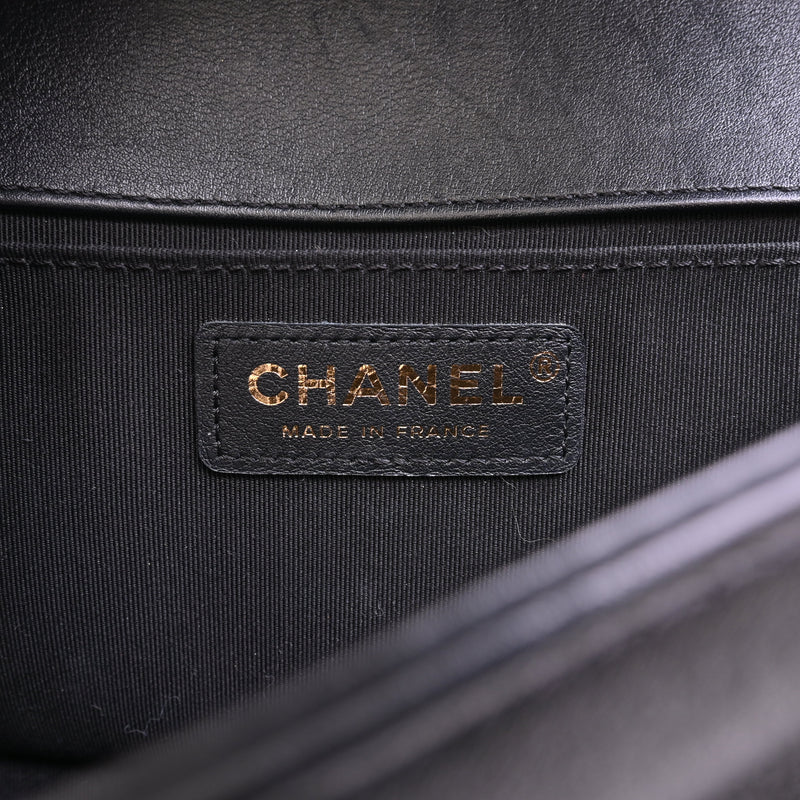 Chanel Matelasse V Stitch Chevron Boy Chain Shoulder Shoulder Bag