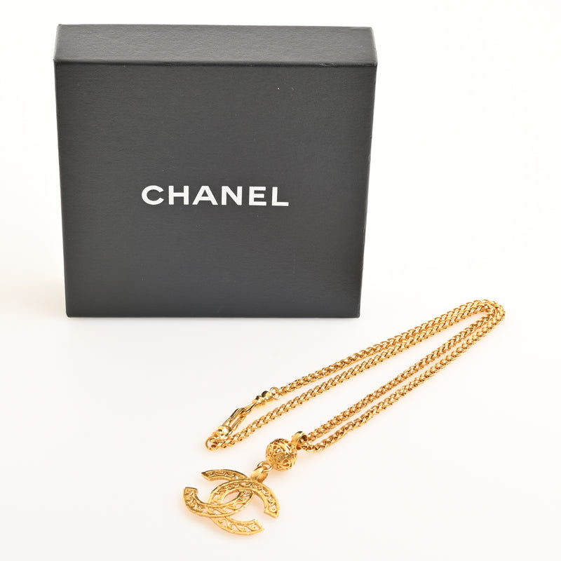 CHANEL here mark chain necklace box
