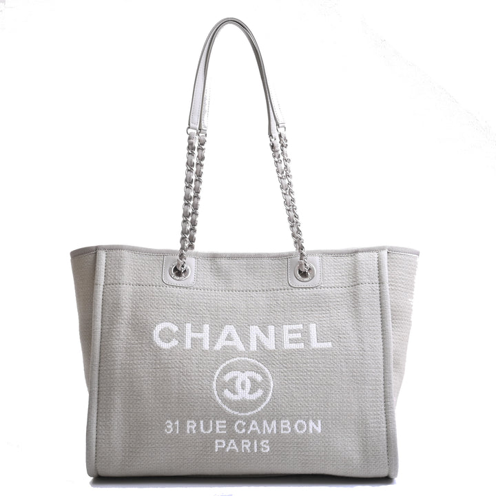 上品に持ち運ぶ♪ 新作 CHANEL スモール ポーチ グレー グレー（灰色）系 CHANEL(シャネル) ポーチ(レディース) - 海外