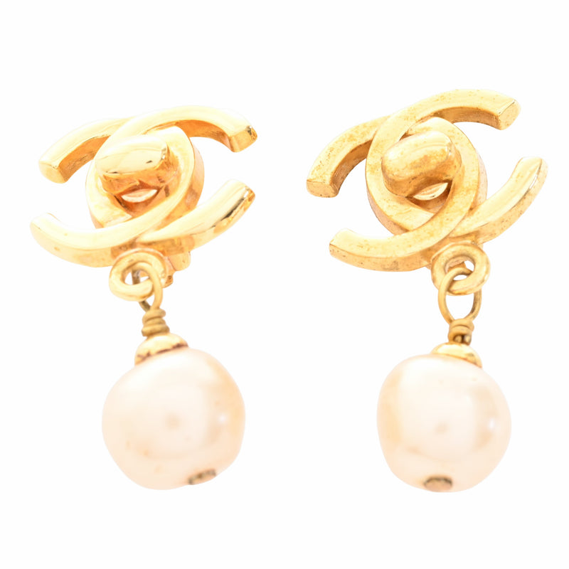 CHANEL turn lock pearl earrings 96P